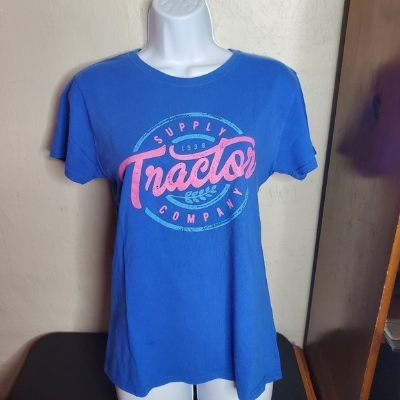 Tractor Supply Short Sleeve TShirt Women Size M Blue Pink Logo - Picture 1 of 8